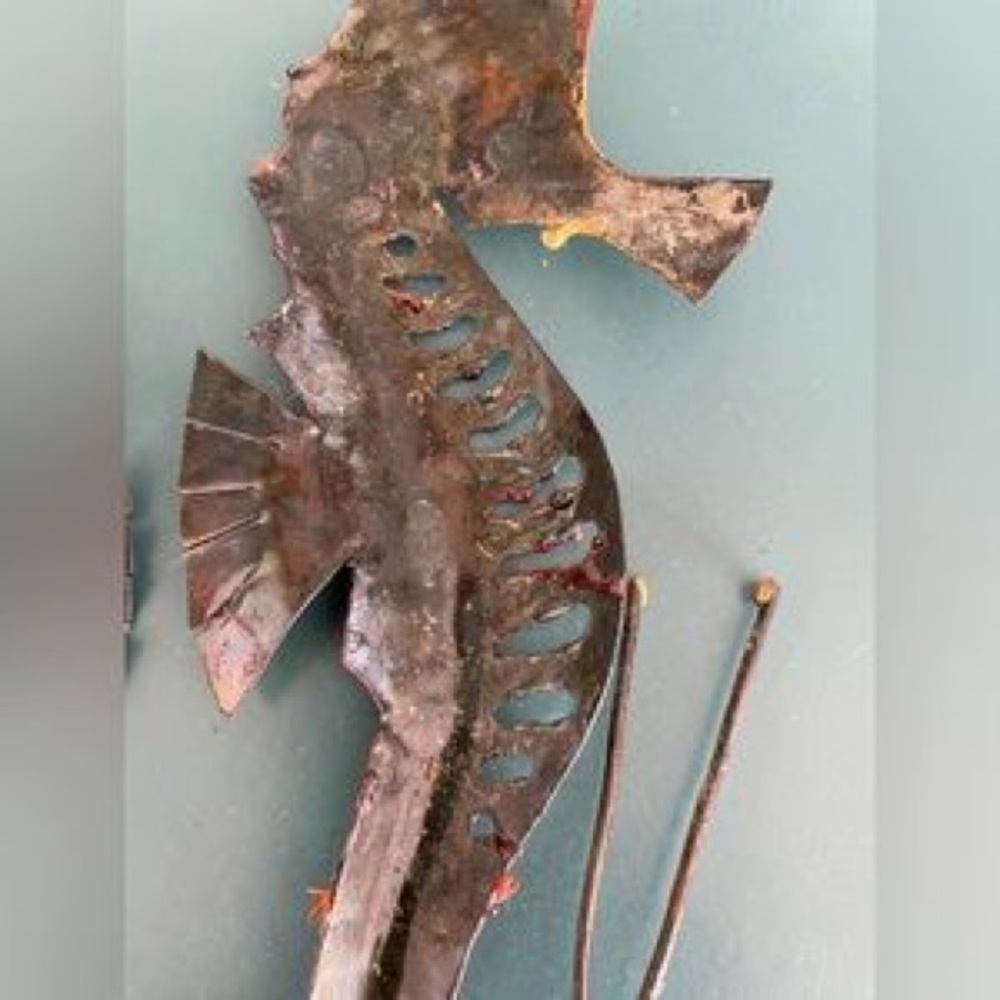 Red Metal Seahorse Wall Accent Set - Picture 4 of 7
